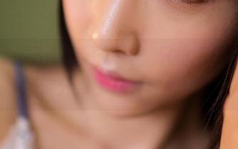 果团网 – 不怕鞋子踩坏，只怕“黄歆苑”短裤分享了你没收的目光