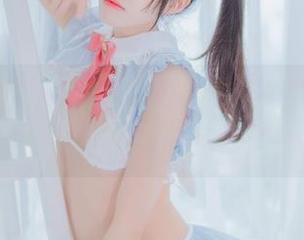 桜桃喵的高清写真，沉溺中，你说我该先看哪只眼睛好呢？