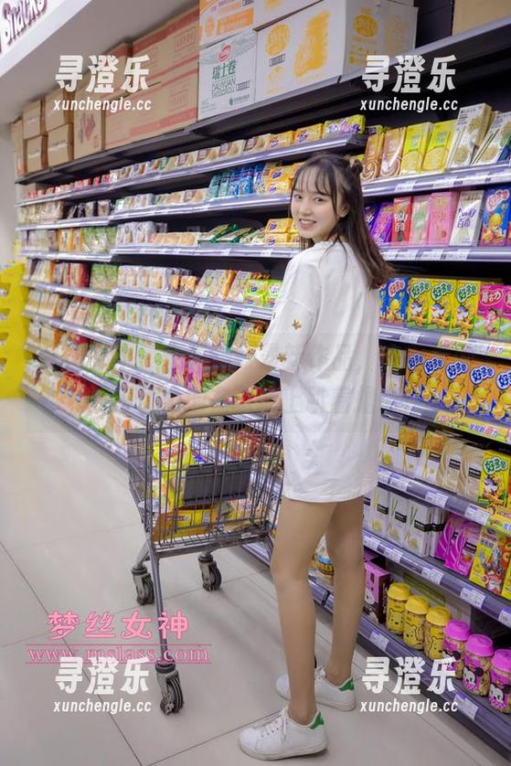 梦丝女神-宁夏 梦丝女神 - 宁夏婚纱最新作品,来看看她如何优雅地在草地上趴着撸草!