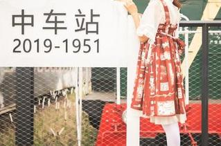 梦丝女神 – 晓晓的起床日常，免费写真—晨光里的慵懒打卡。