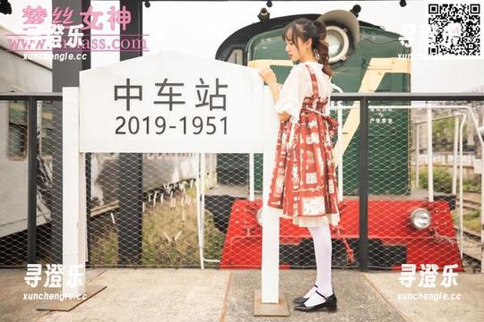 梦丝女神 - 晓晓的起床日常，免费写真—晨光里的慵懒打卡。