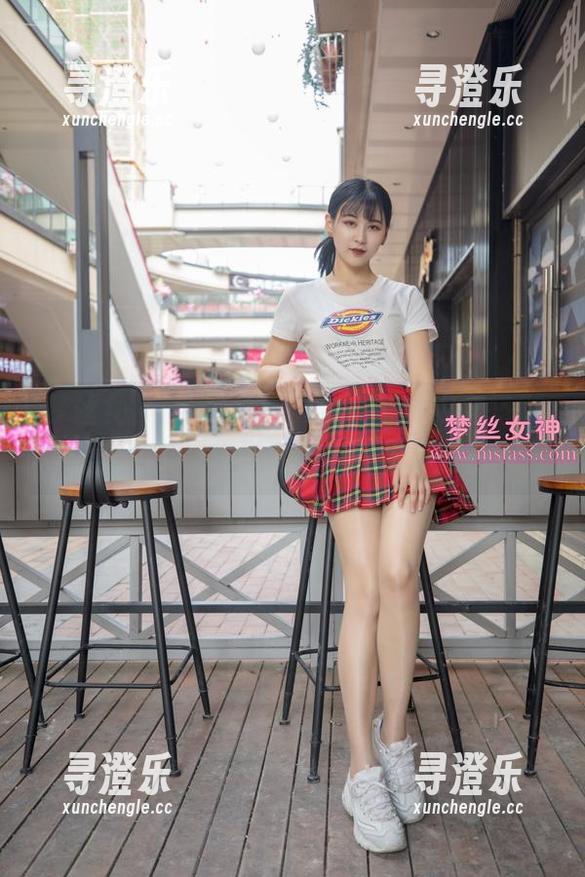 梦丝女神-玥玥 梦丝女神 - 玥玥原图更新,连体衣穿搭也是要看个人气场的吧?我输得心服口服。