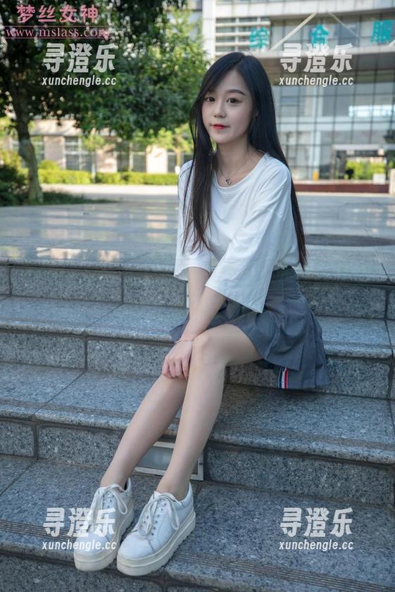 梦丝女神 - 璇璇的这个作品，灰丝的质感竟让我停下了视线。
