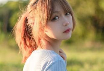梨瑾瑾红裙的种子，写真里花开得挺迷人的