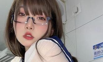次屁啦的职业装写真，套图中的细节值得你细细品味。