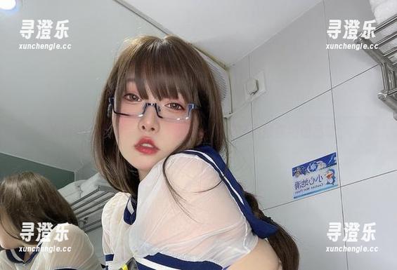 次屁啦的职业装写真，套图中的细节值得你细细品味。