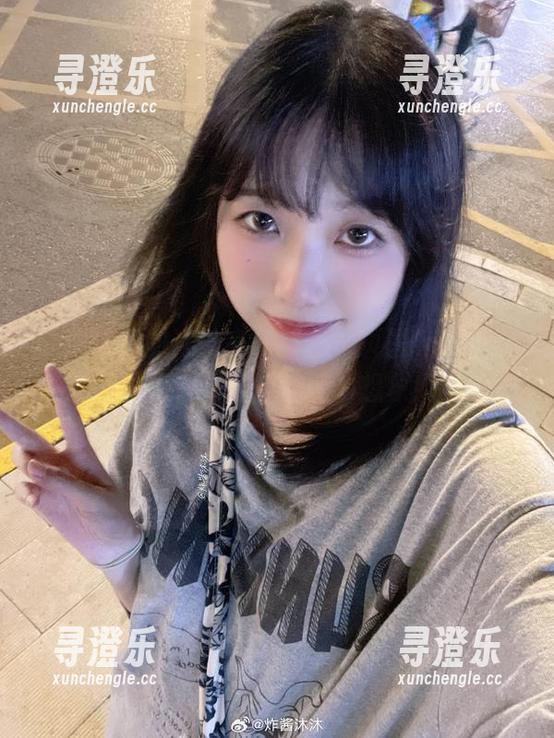 炸酱沐沐 炸酱沐沐的连体衣:每翻一页图包,都会看见一阵若隐若现的想象!