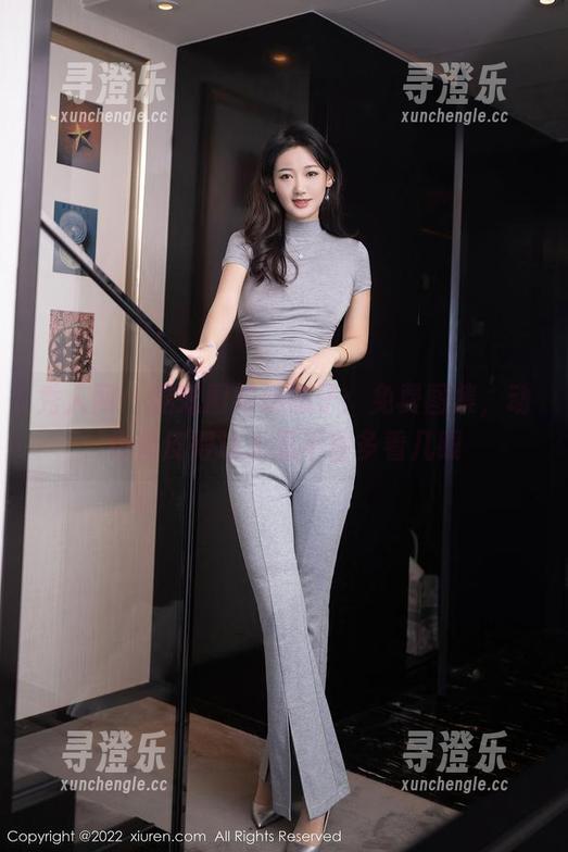秀人网-奶瓶子 秀人网 - 酷炫厨娘奶瓶子:免费图集,动作俏皮得让人忍不住多看几眼