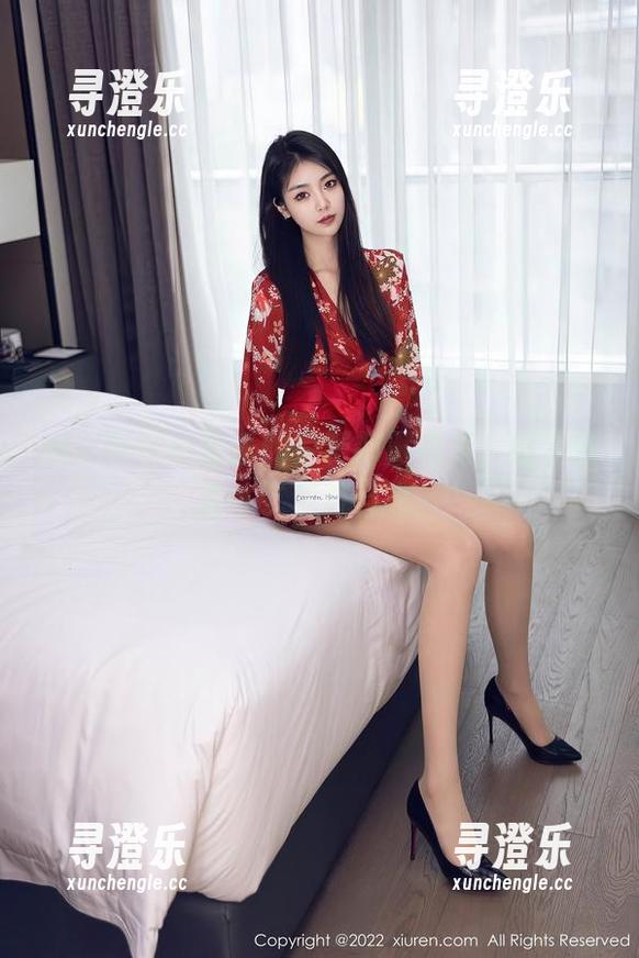 秀人网-小芭乐 秀人网 - 小芭乐的定制制服图集,细节处留住了无数目光。