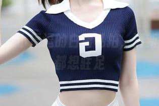 秀人网 – 小逗逗的白裙私拍，清新到连风都想驻足