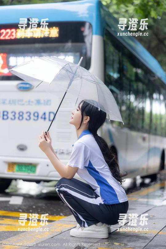 秀人网-小魔女奈奈 秀人网 - 私拍眼里的小魔女奈奈和她那裙子到底有多白?