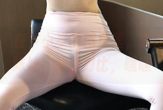 秀人网 – 在岁小岁的图库里，发现了她的妹妹，那种对比，嘿嘿