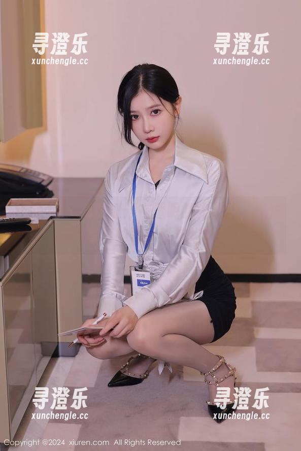 秀人网-郑颖姗 秀人网 - 郑颖姗:在透明的光影中,精选写真如烟花般绚烂?
