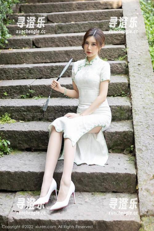 秀人网-陆萱萱cecillia 秀人网 - 这些丝袜和陆萱萱cecillia的姿态,简直是完美搭配,但细想其实挺妙的。