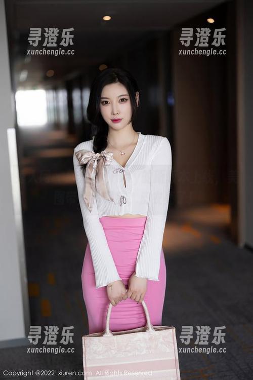 秀人网-颜浅浅Cindy 秀人网 - 颜浅浅Cindy的新版本上线,美图带点小调皮,皮衣亮了!