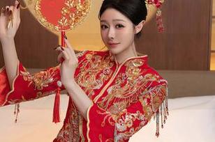 秀人网 – 更新了！龙泽美曦的套装图包，学到了不少色彩搭配的小诀窍。