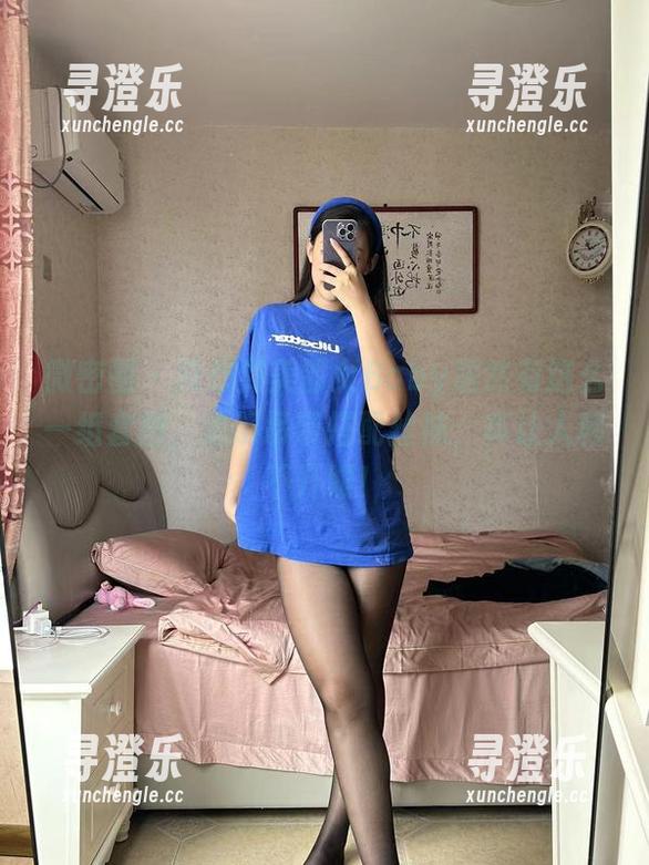 美邵女Baby 微密圈 - 没想到美邵女Baby居然有这么一组套图,透明吊带搭配丝袜,真让人移不开眼!