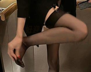 微密圈 – 准备好迎接脸红Dearie的兔女郎美图了吗？下载后你会变得更萌！