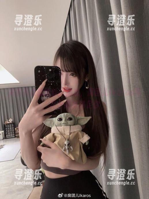 腐团儿Ikaros 突然有点想给丝袜加戏,腐团儿Ikaros写真合集来满足你