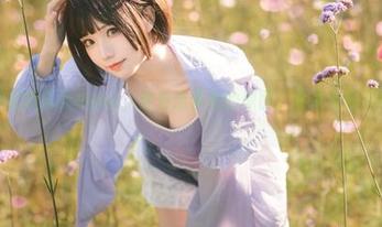 这可是真实的花柒Hana，穿着连体衣的原图，免费给你双眼开开光。