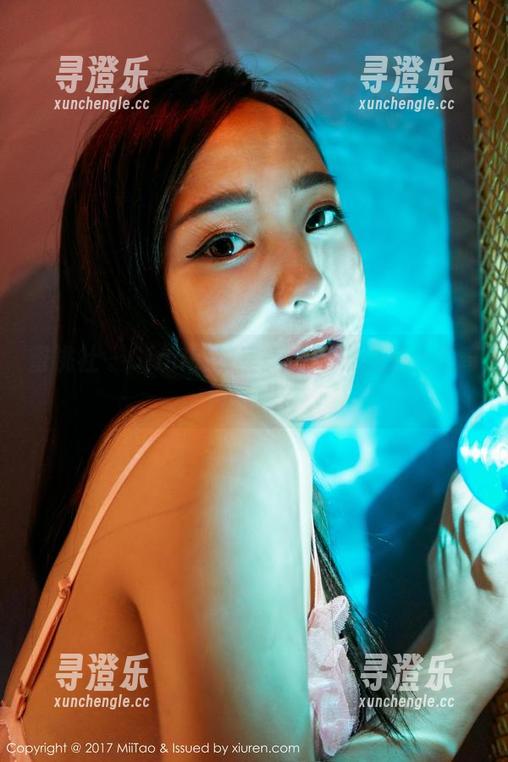 蜜桃社-Gina 蜜桃社 - Gina的教室美图:难道是上了奇幻课程?