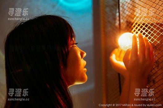 蜜桃社-梦乃Mandy 蜜桃社 - 拿到梦乃Mandy的这组丝袜写真,你还会再穿牛仔裤吗?