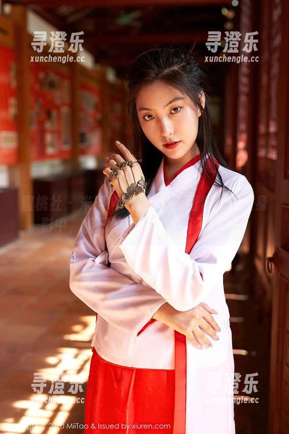 蜜桃社-米琪MIKI 蜜桃社 - 米琪MIKI的最新图包:灰丝身影中,暗藏的痕迹让我目不转睛。
