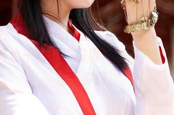 蜜桃社 – 就算是网盘，萌美Moemi的夏日写真也干得了“踩雷”的事，这美得实在不讲理。