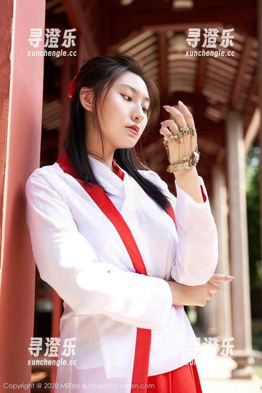 蜜桃社-萌美Moemi 蜜桃社 - 就算是网盘,萌美Moemi的夏日写真也干得了“踩雷”的事,这美得实在不讲理。