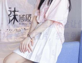 袜啵啵 – 不用担心，雪糕不会让你付款——她的裸足写真照片，统统免费哟！