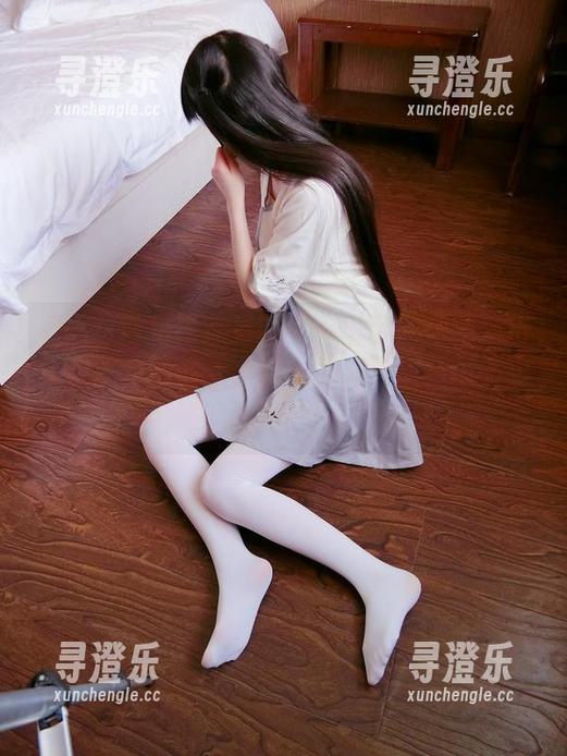 西尔酱 看啊!西尔酱这张图中,吊带袜竟然与超薄背心有了情感戏码,这可真是一出大戏!