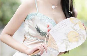 语画界 – 小蛮妖Yummy的浴缸趣谈——最新写真更新，是时候一探究竟啦！
