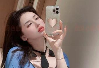 微密圈 – 阿色的最新写真，红色低胸，我的心脏开始打鼓了！