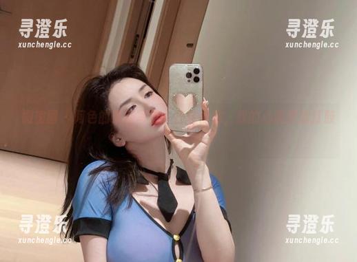 微密圈 - 阿色的最新写真，红色低胸，我的心脏开始打鼓了！