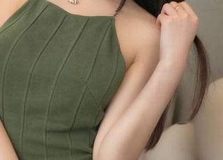 青豆客 – 还在想要不要下载梦娜Vanessa的泳装图包，一直犹豫到底啥意思？