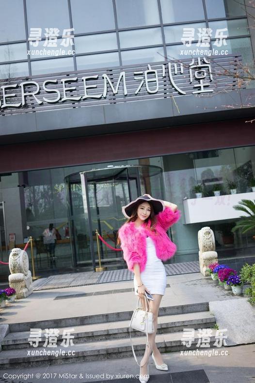 魅妍社-美昕Yumi 魅妍社 - 美昕Yumi的居家图集:没有圣光只有真实,甚至连袜子都不多于一双!