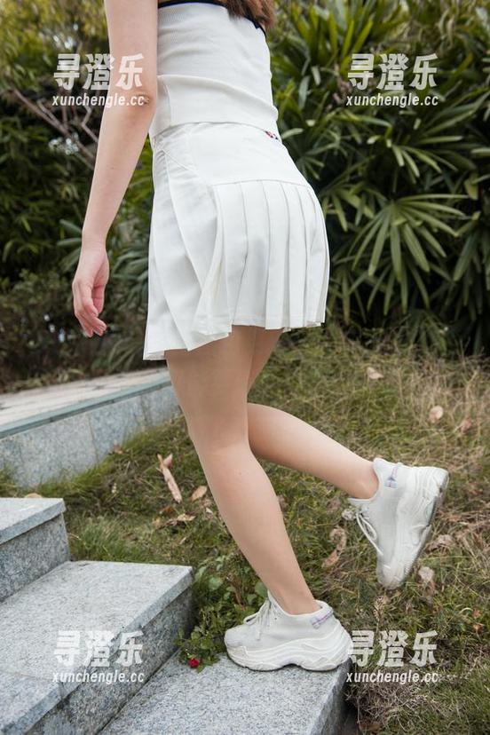 魔镜街拍-婷婷 魔镜街拍 - 最新图包更新,婷婷黑丝OL工作日常,可能要请全公司吃饭了!