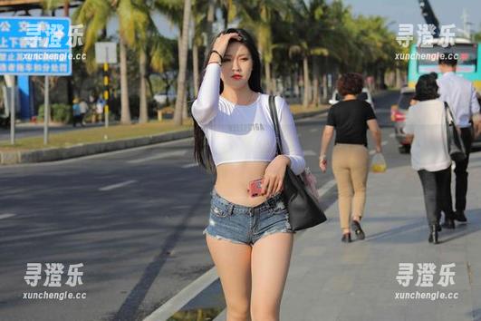 魔镜街拍-艾小青 魔镜街拍 - 艾小青的私拍,超短裙写真,肉丝然而这腿!我眼睛要怀孕了吧